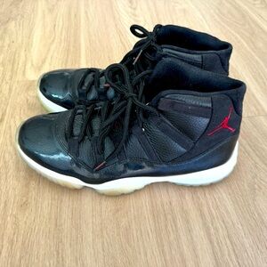 Jordan 11 Retro
72-10 size 10